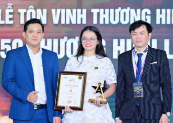 Với hướng phát triển kinh doanh đầy độc đáo, Tiệm gội đầu Nhà Mẹ đã lọt Top 50 thương hiệu vàng ngành làm đẹp Việt – Hàn The Face Beauty 2023