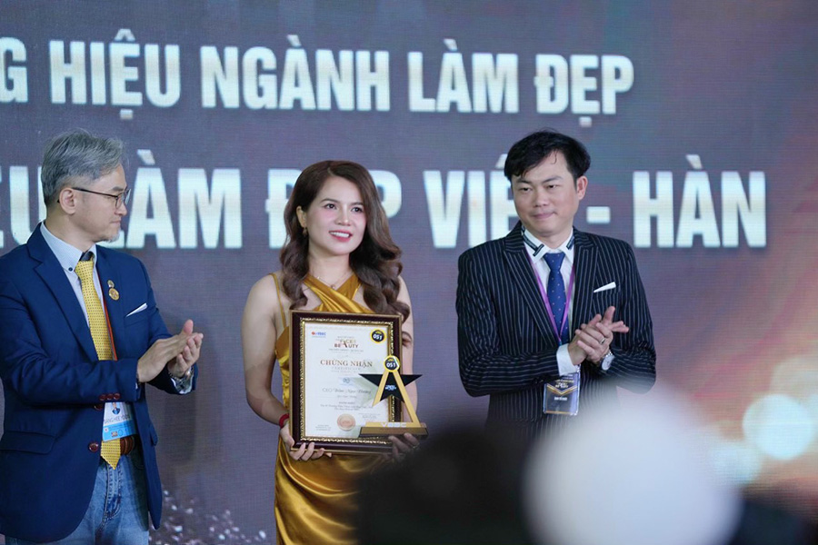 CEO Tram Ngoc Huong 8