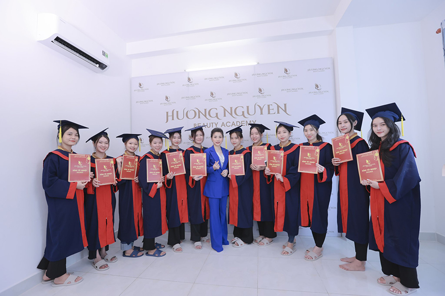 Hoc Vien Tham My Huong Nguyen 13