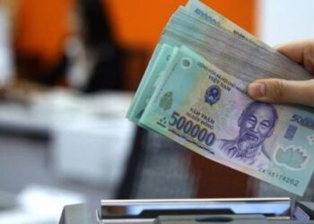 Lãi suất ngân hàng dù hạ nhiệt vẫn hút người gửi tiền