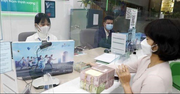 Cuộc đua hút vốn rẻ giảm tốc